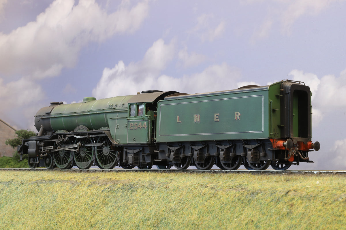 Hachette Kit built Finescale O Gauge LNER Apple Green A3 &#39;2544&#39; &#39;Lemberg&#39; DCC Sound &amp; Weathered