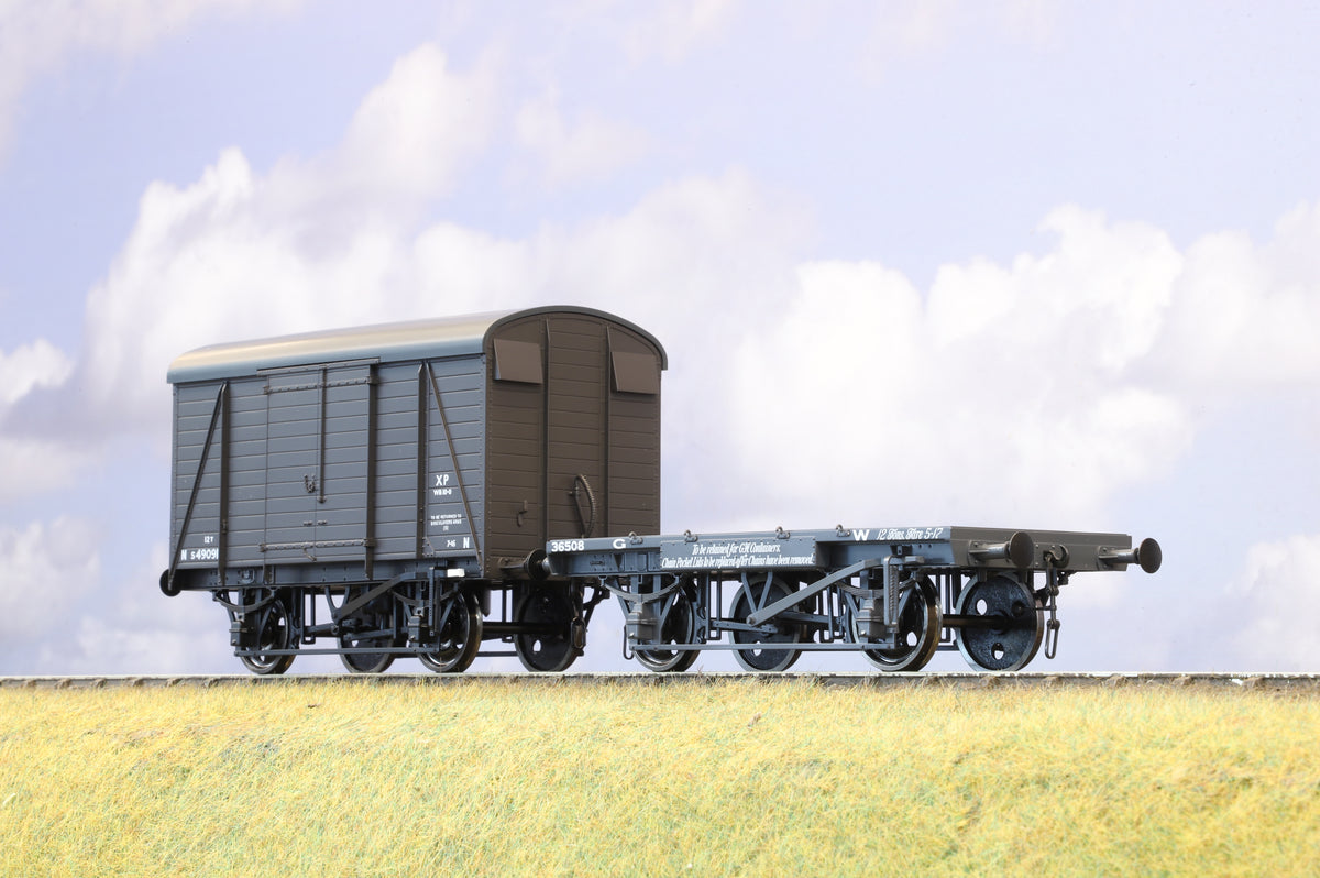 Pair of Dapol Finescale O Gauge Wagons (GWR Conflat &amp; SR 12T Van)