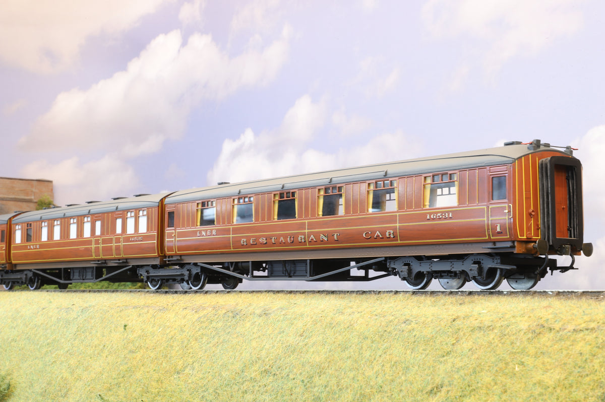 Golden Age Models Finescale O Gauge Gresley Restaurant Triplet Set LNER Teak