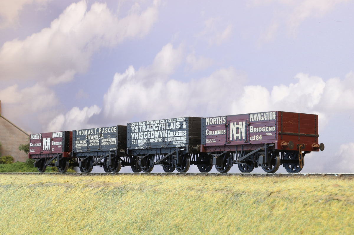 Slater's Finescale O Gauge (Kit-Built) Rake Of Four Private Owners Wagons