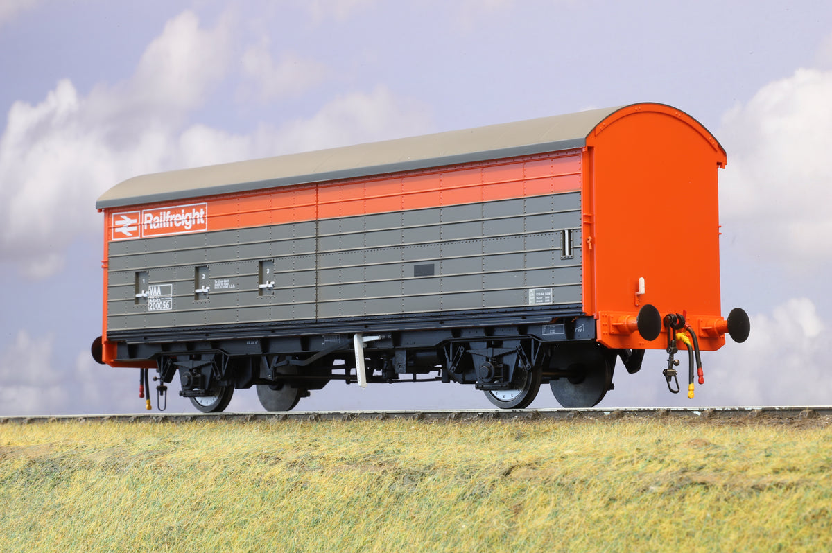 Heljan Finescale O Gauge VAA Van Railfreight Red/Grey Livery