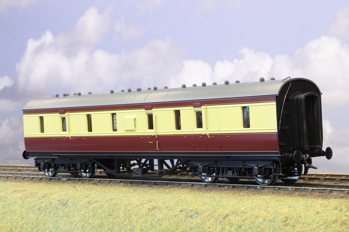 MTH Finescale O Gauge Rake of 4 x ex-LMS Stanier Coaches BR Crimson and Cream