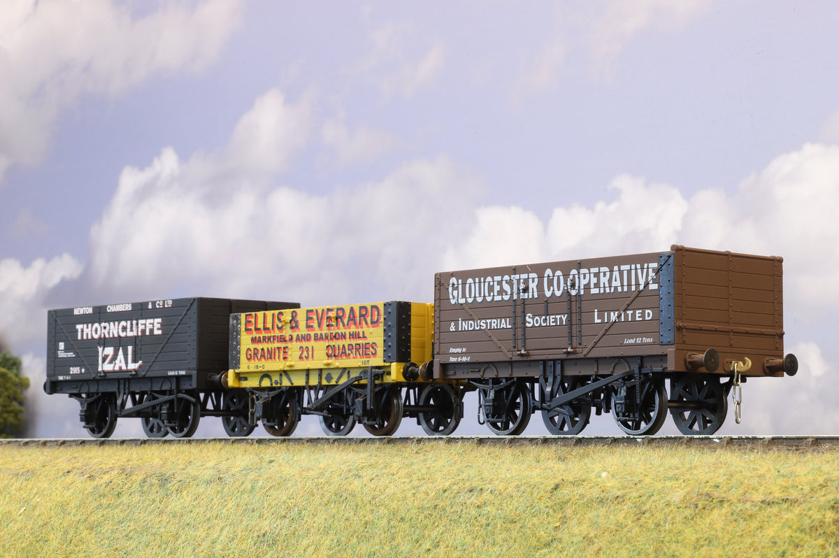 Finescale O Gauge Rake of Three Open Wagons