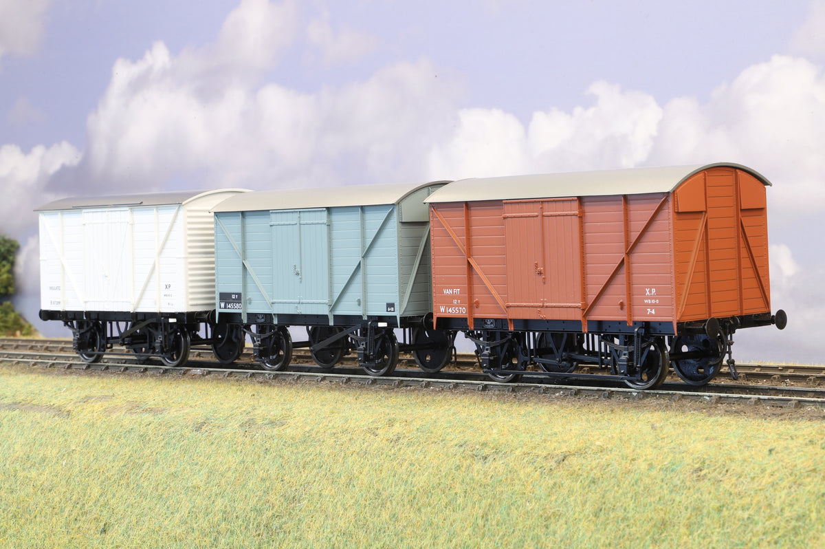 Dapol Finescale O Gauge Trio of BR Vans
