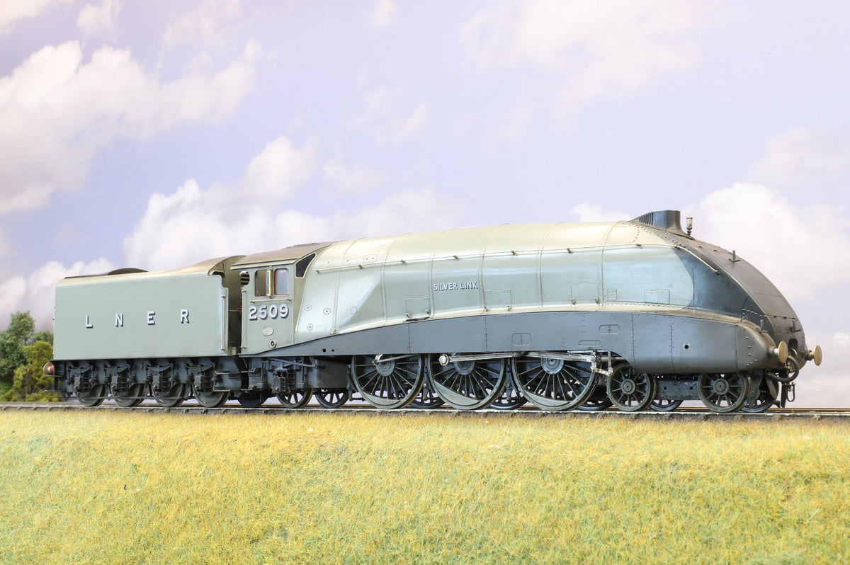 L.H. Loveless Finescale O Gauge Gresley Class A4 No. 2509 &#39;Silver Link&#39; LNER Silver (Weathered)