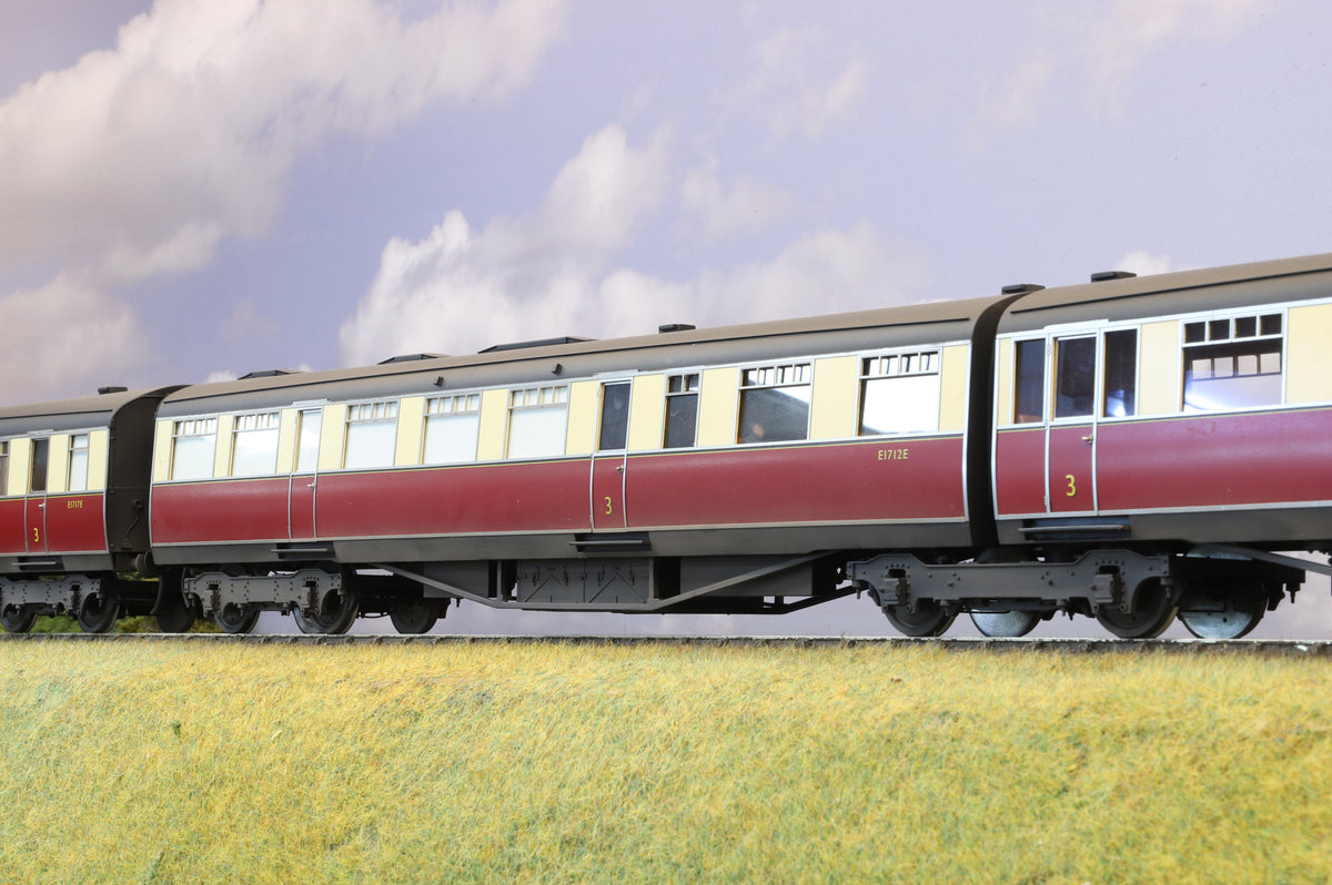 Golden Age Models Finescale O Gauge &#39;West Riding Limited&#39; 8-Car Articulated Set