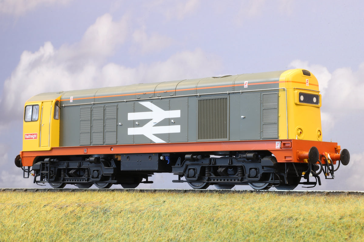 Heljan Finescale O Gauge Class 20 BR Railfreight &#39;Red Stripe&#39; Unnumbered