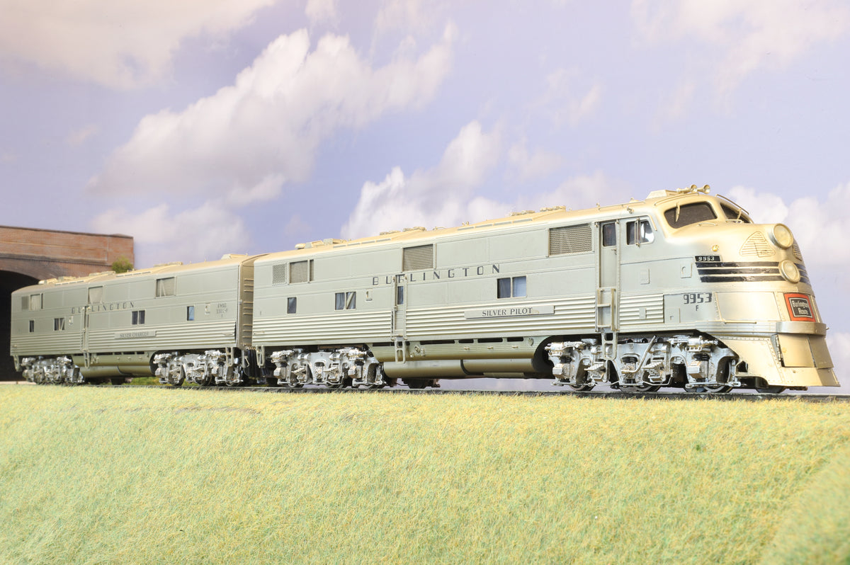 Overland Models Finescale O Gauge Burlington EMD E5 "Silver Pilot & Charger"