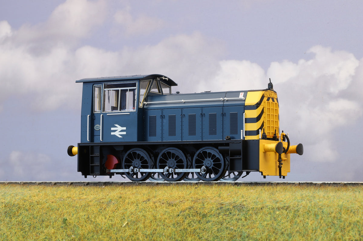Heljan Finescale O 25931 Class 05 shunter in BR Blue with wasp stripes
