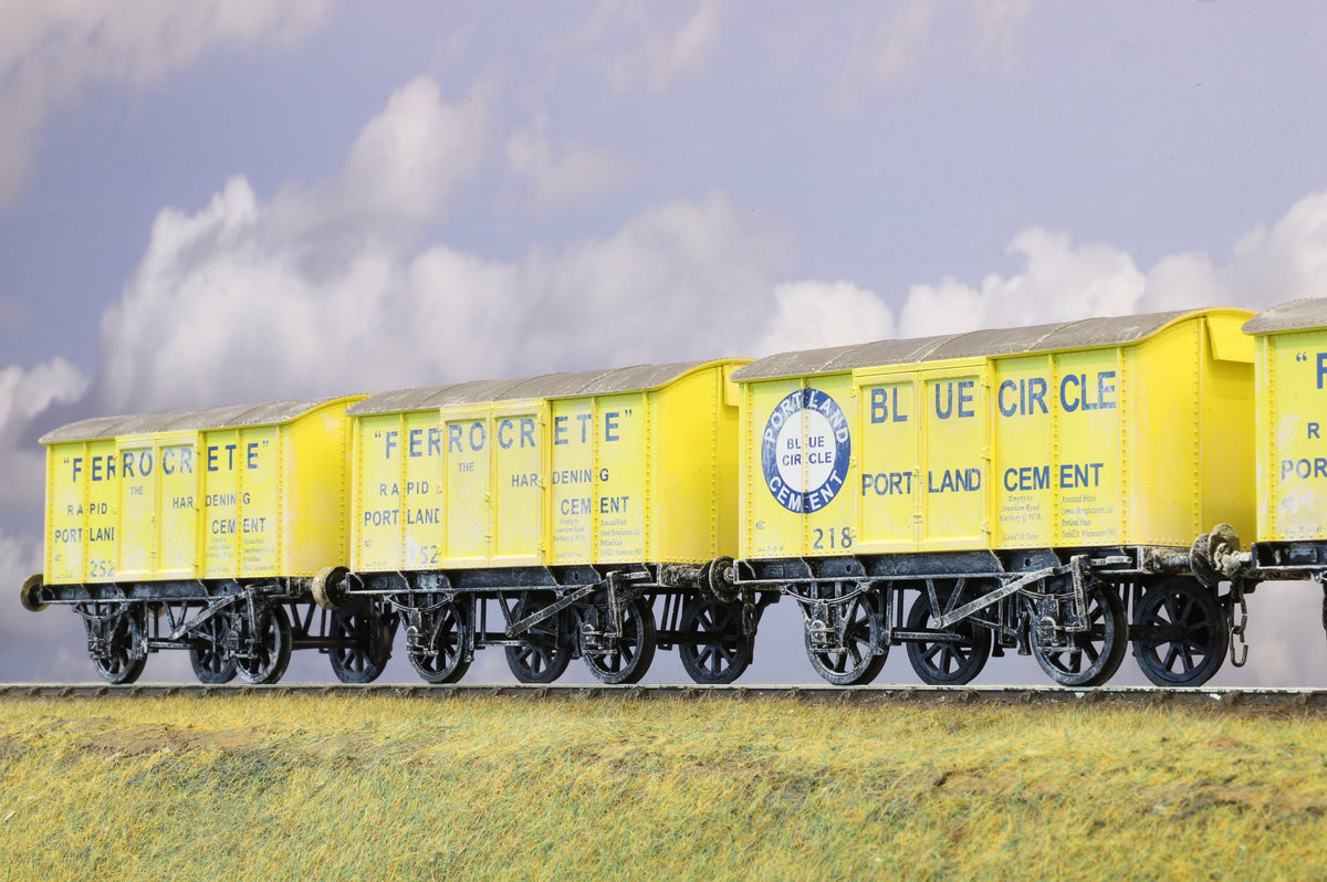 Minerva Finescale O Gauge Rake of 5 iron Mink Wagons 'Ferrocrete' Weathered