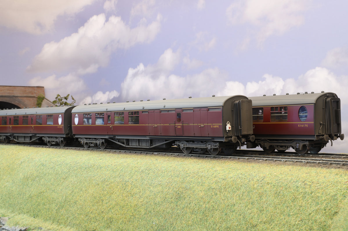 Golden Age Models Finescale O Gauge Peppercorn Class A2 No. 60528 'Tudor Minstrel' BR Green Late Crest DCC Sound & Smoke + Darstaed Rake of 5 Thompsons Pro-Weathered