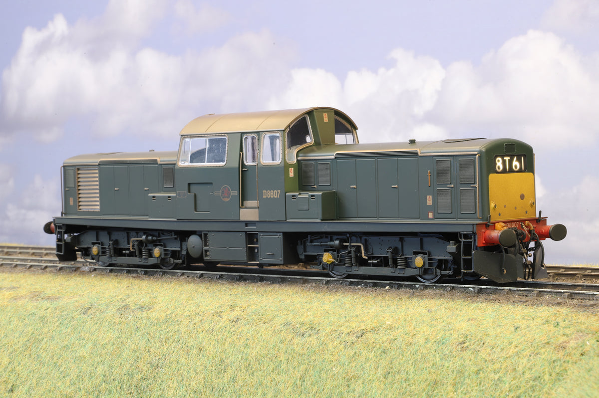 Heljan Finescale O Gauge Class 17 'Clayton' No.D8607, BR Green SYP, DCC Sound, Weathered