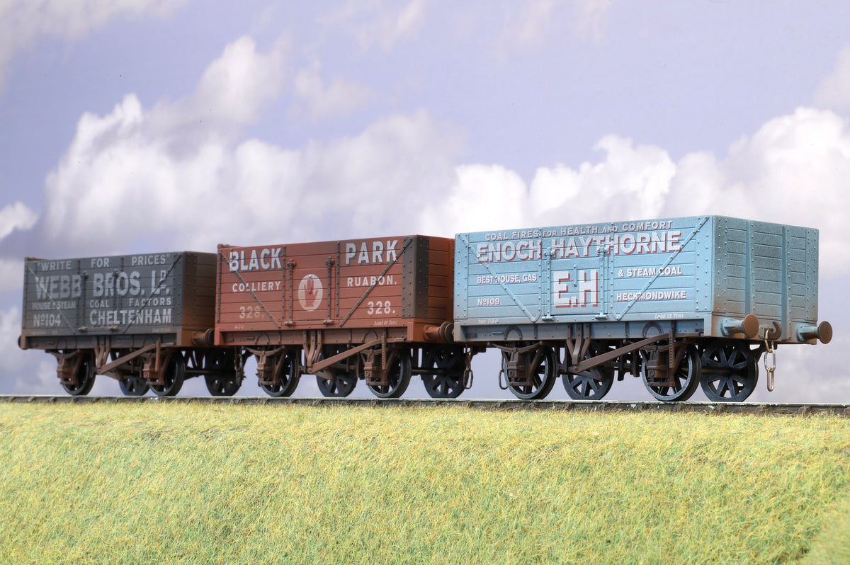 Dapol Finescale O Gauge Trio of Private Owner Open Wagons, Weathered
