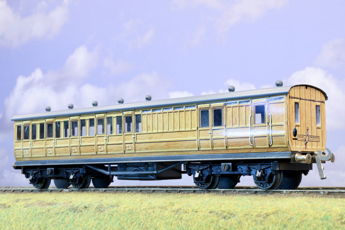 Ace Trains Coarse Scale O Gauge Rake of 3 x LNER Coaches