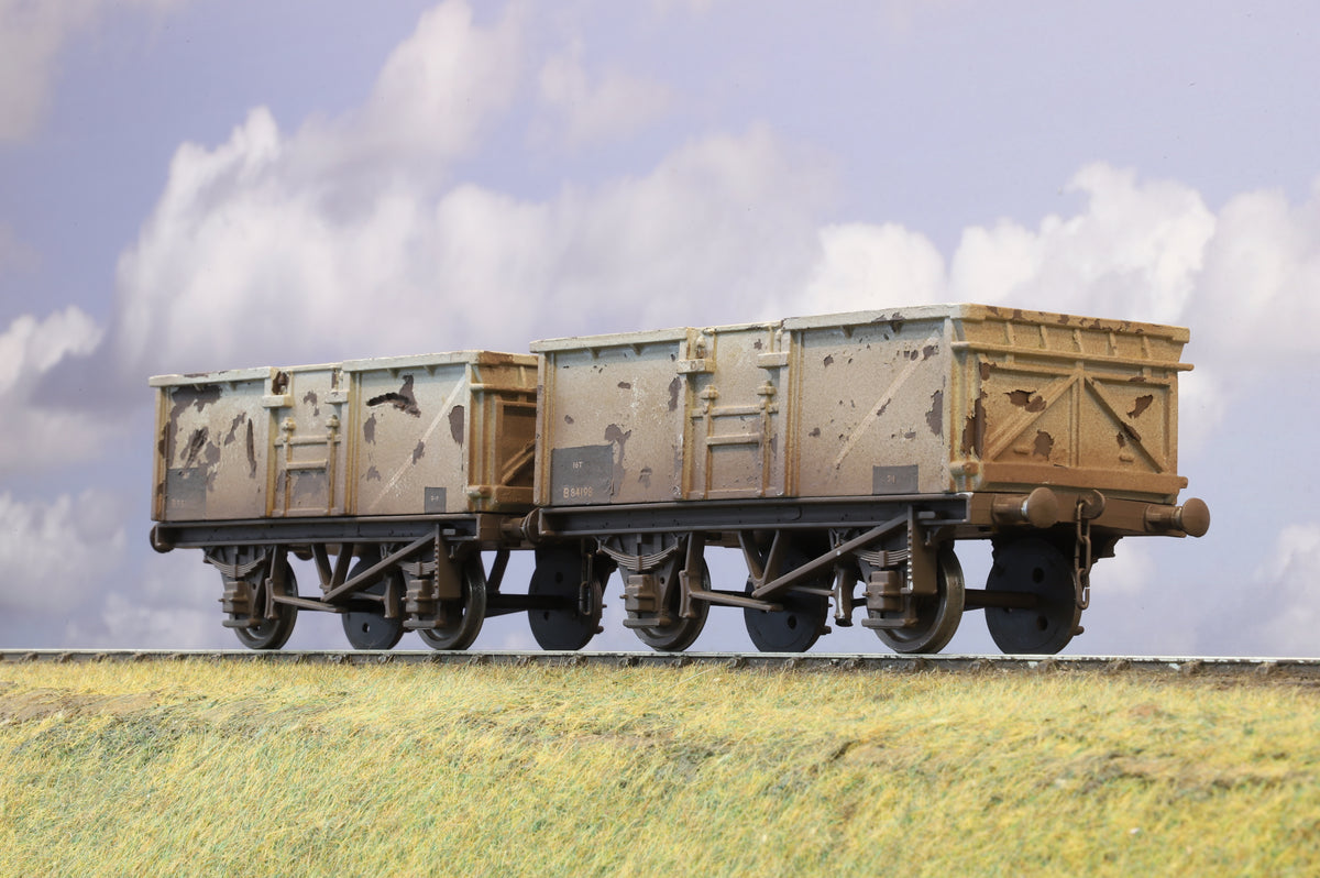 Kit-built Finescale O Gauge Pair of 16T Mineral Wagons