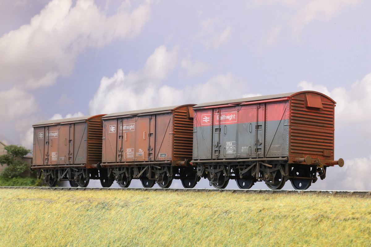 Dapol Finescale O Gauge VEA 12Ton Goods Vans Rake of 3 Weathered