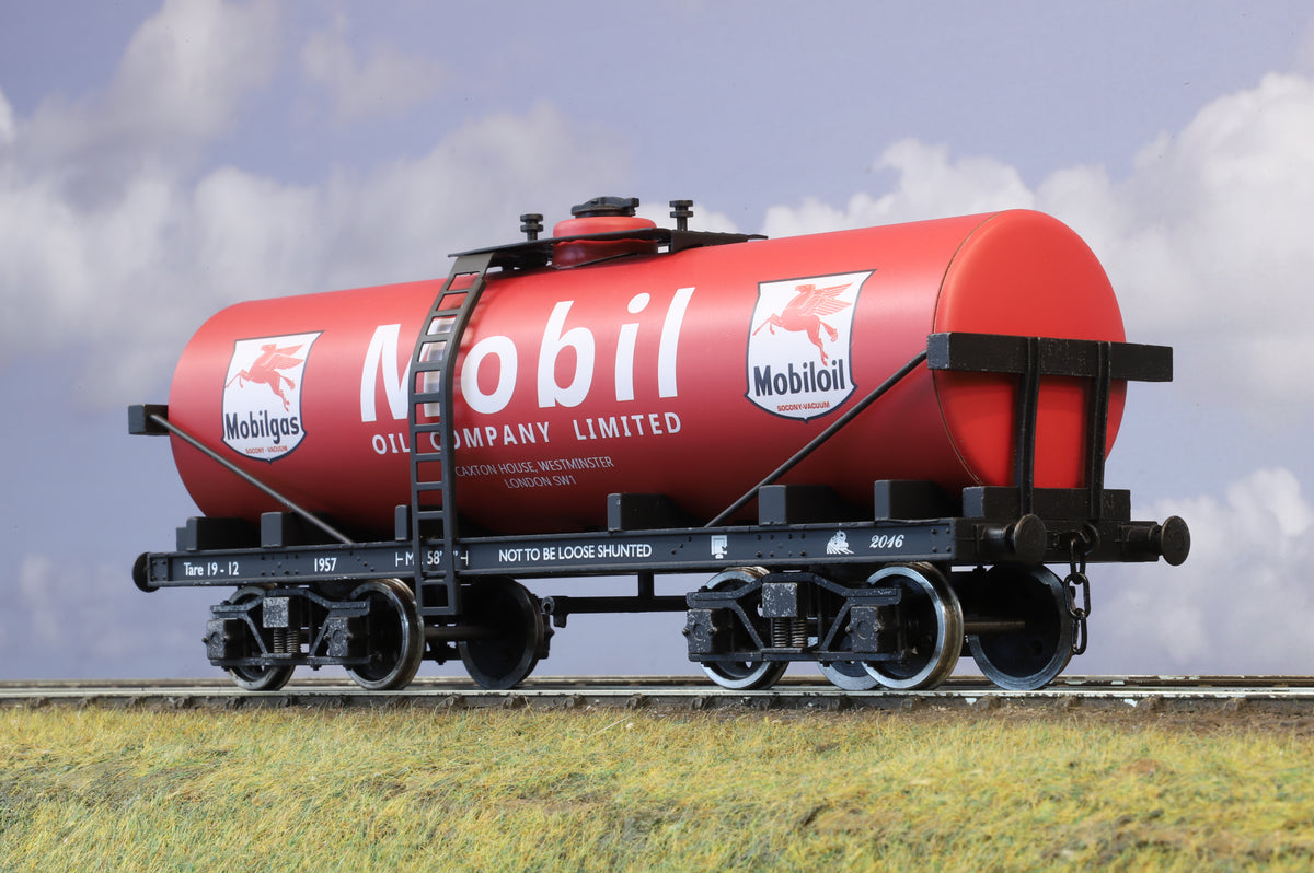 Darstaed D31-10 7mm Finescale O Gauge Bogie Tanker 'Mobil'