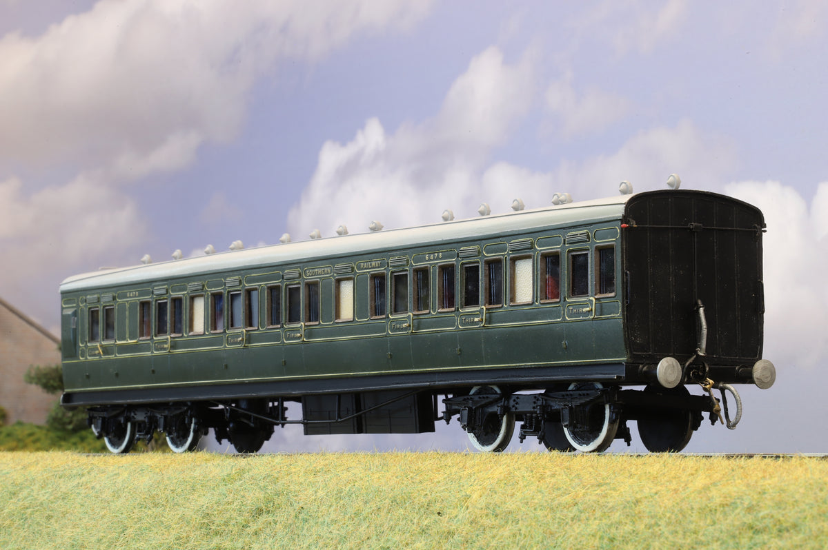 Finescale O Gauge (Kit-Built) Pair of LSWR 56ft 'Cross Country' Brake Composites, SR Olive Green