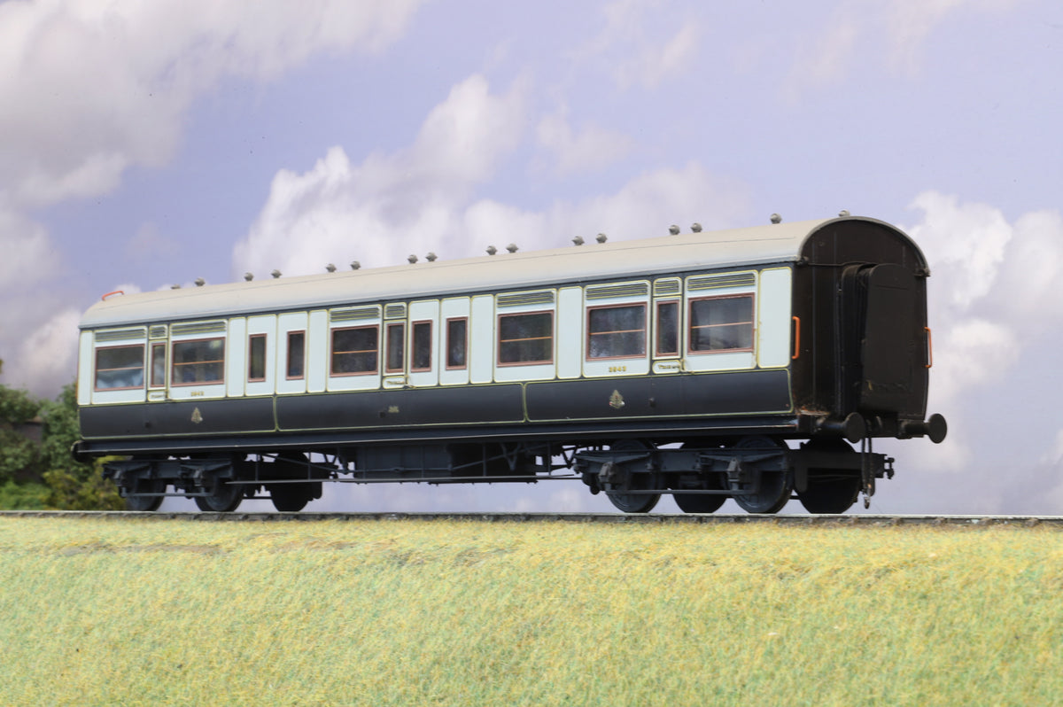 Kit-built Finescale O Gauge LNWR Corridor Composite No.3943
