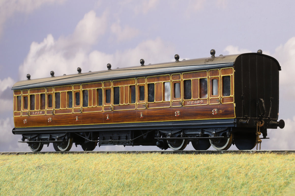 Finescale O Gauge (Kit-Built) ex-GNR Suburban No. 22104, LNER Teak
