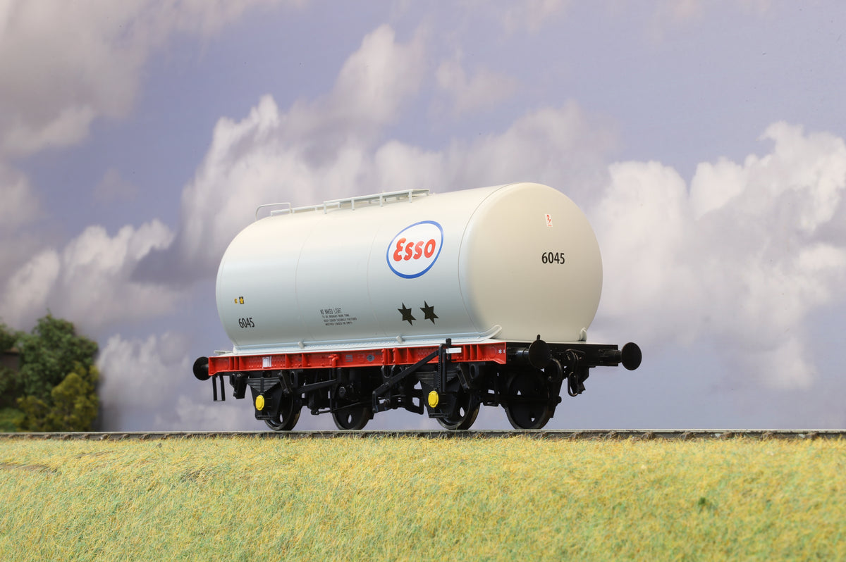 Dapol Finescale O Gauge TTA Tanker 'Esso' No.6045