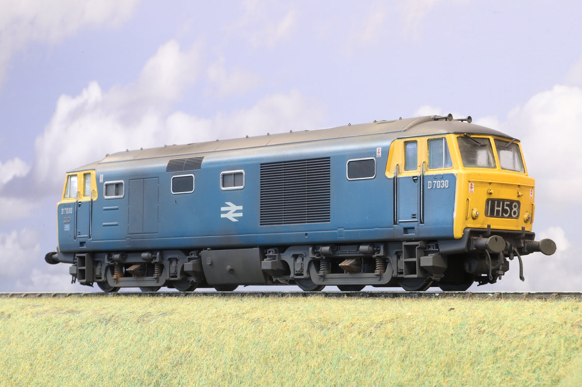 Heljan Finescale O Gauge Class 35 Hymek No. D7030, BR Blue (FYE), Weathered (Repaint)
