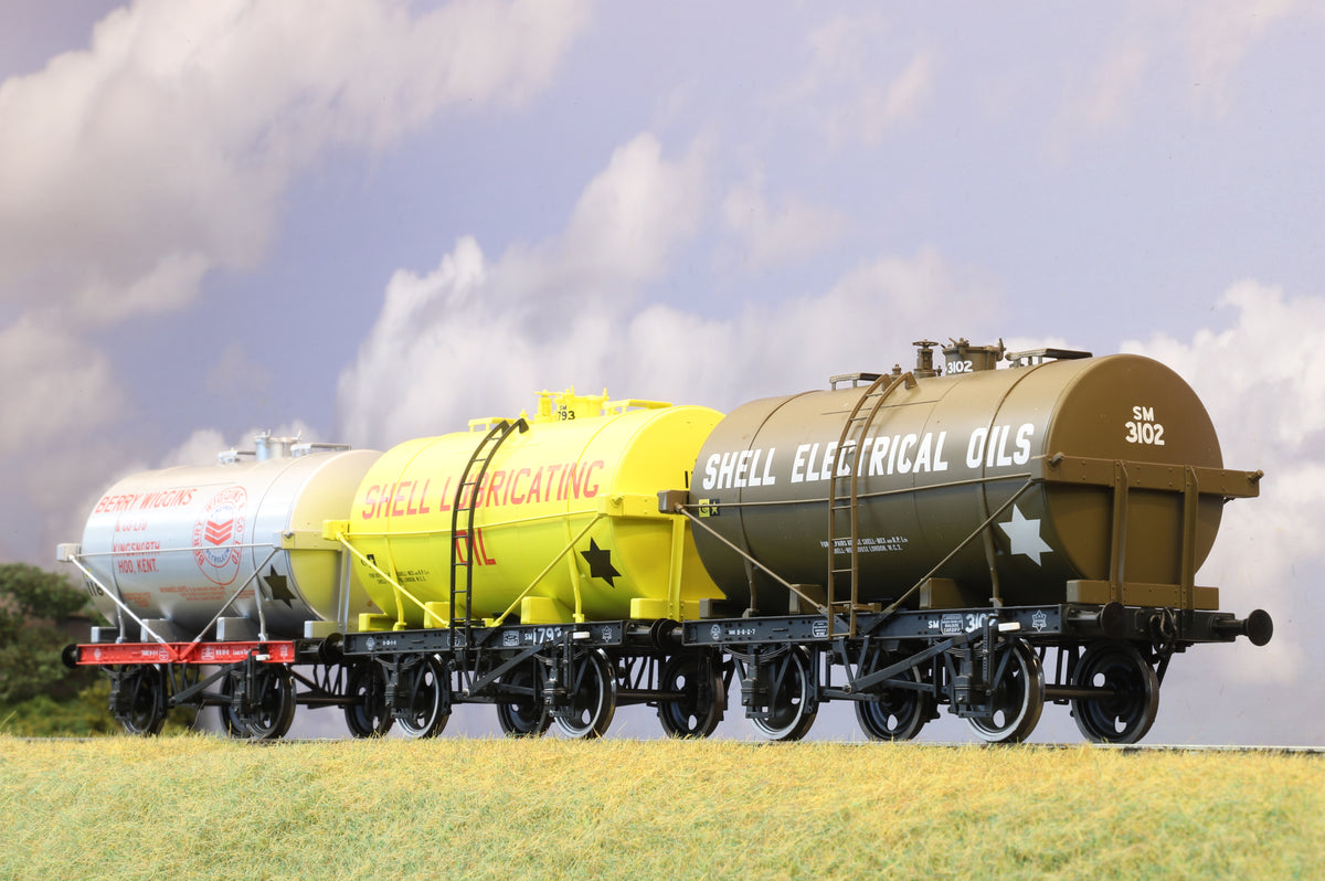 Dapol Finescale O Gauge Rake of 3 Tanker Wagons