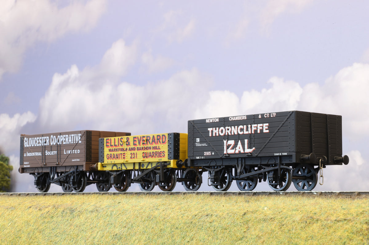 Finescale O Gauge Rake of Three Open Wagons