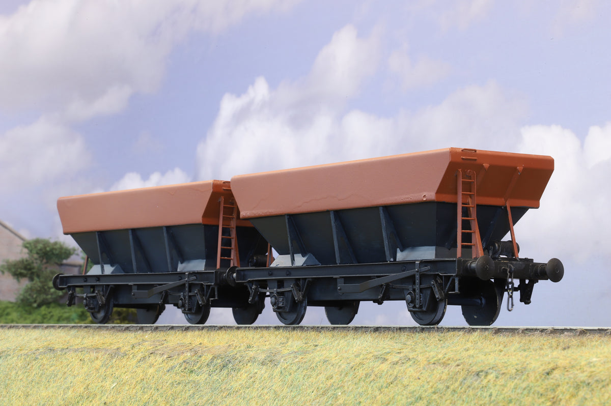 Sancheng Finescale O Gauge Pair of 4-Wheel Hopper Wagons (Unnumbered)