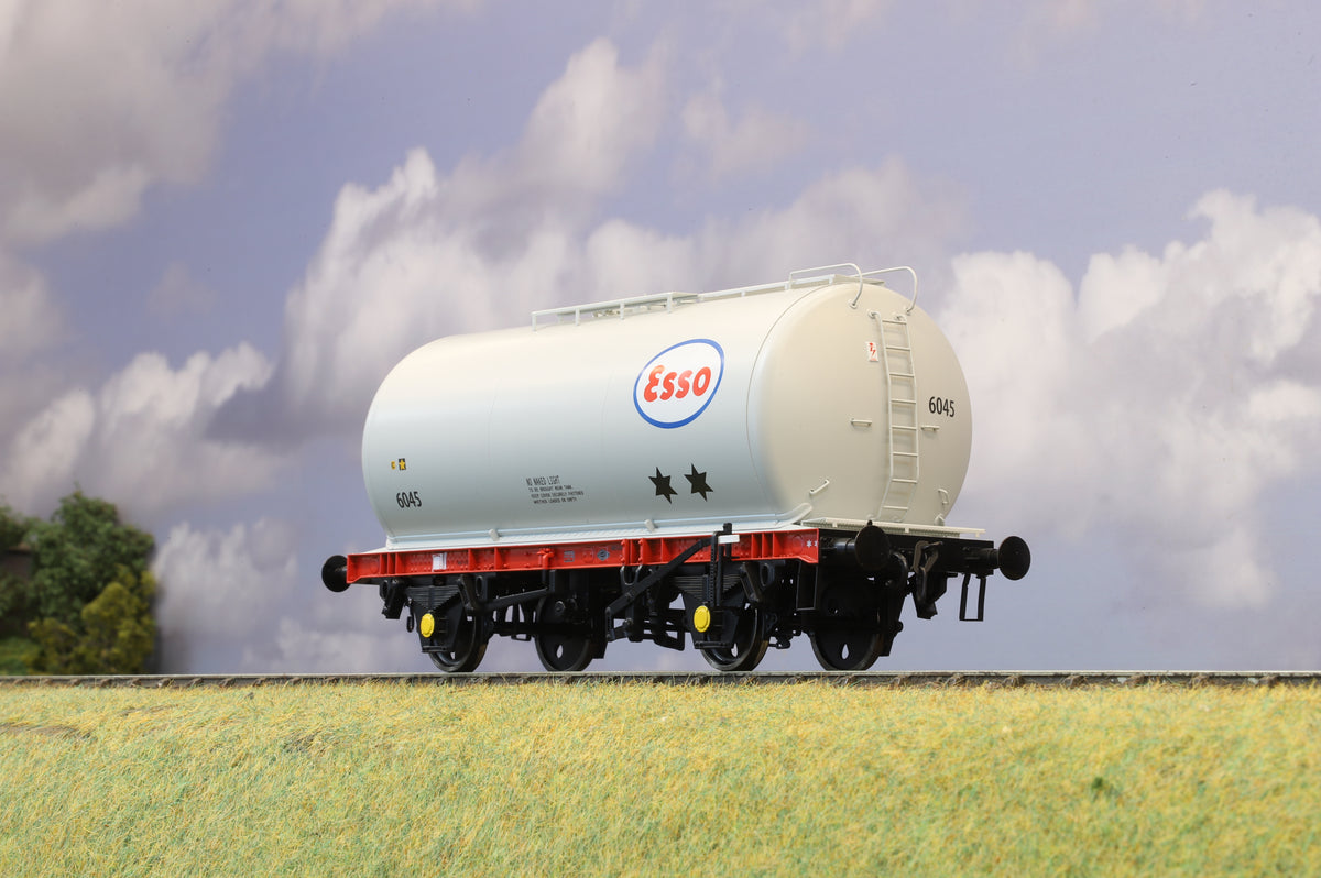 Dapol Finescale O Gauge TTA Tanker 'Esso' No.6045