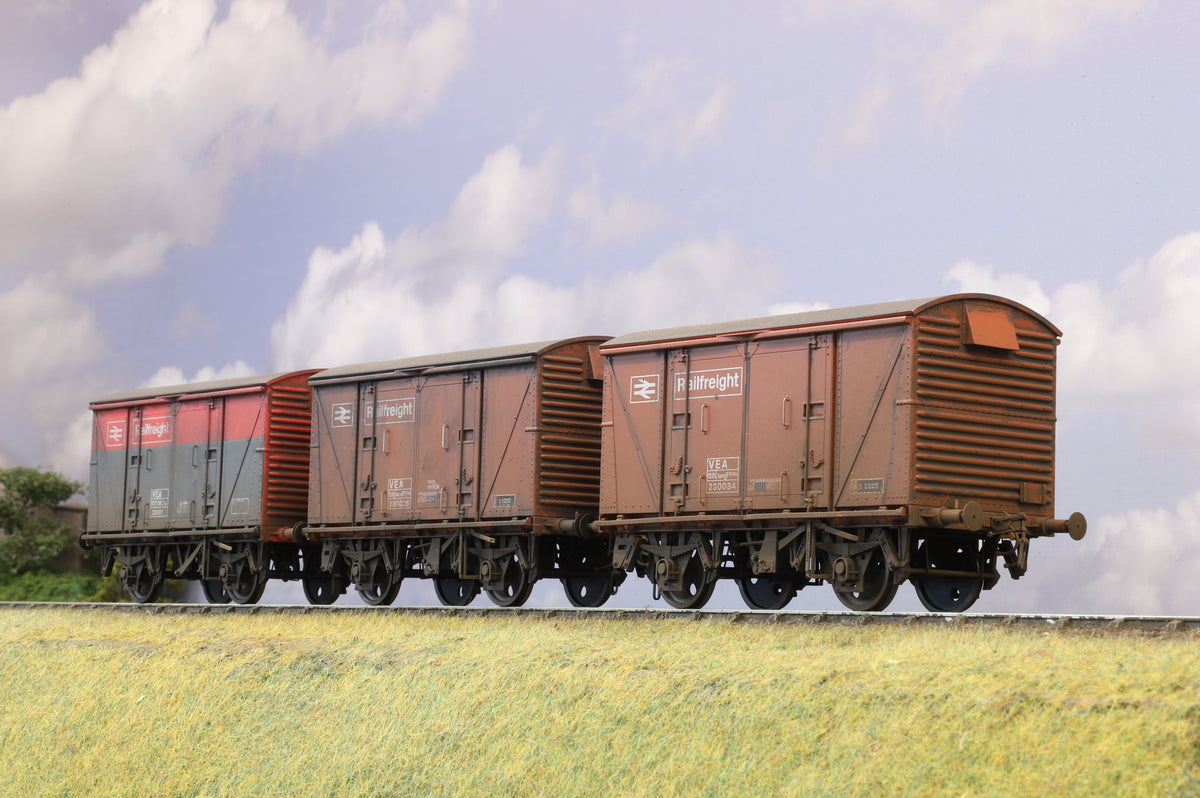 Dapol Finescale O Gauge VEA 12Ton Goods Vans Rake of 3 Weathered