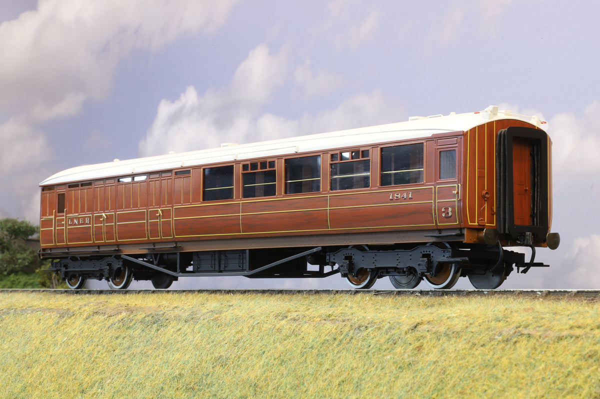 Golden Age Models Finescale O Gauge LNER Brake Third in Teak, No.1841