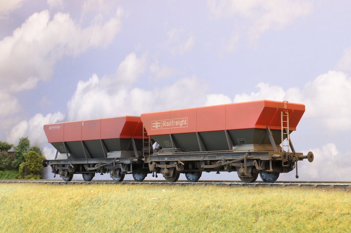 A pair of Dapol 7F-047-002 O Gauge HEA Coal Wagons, Weathered