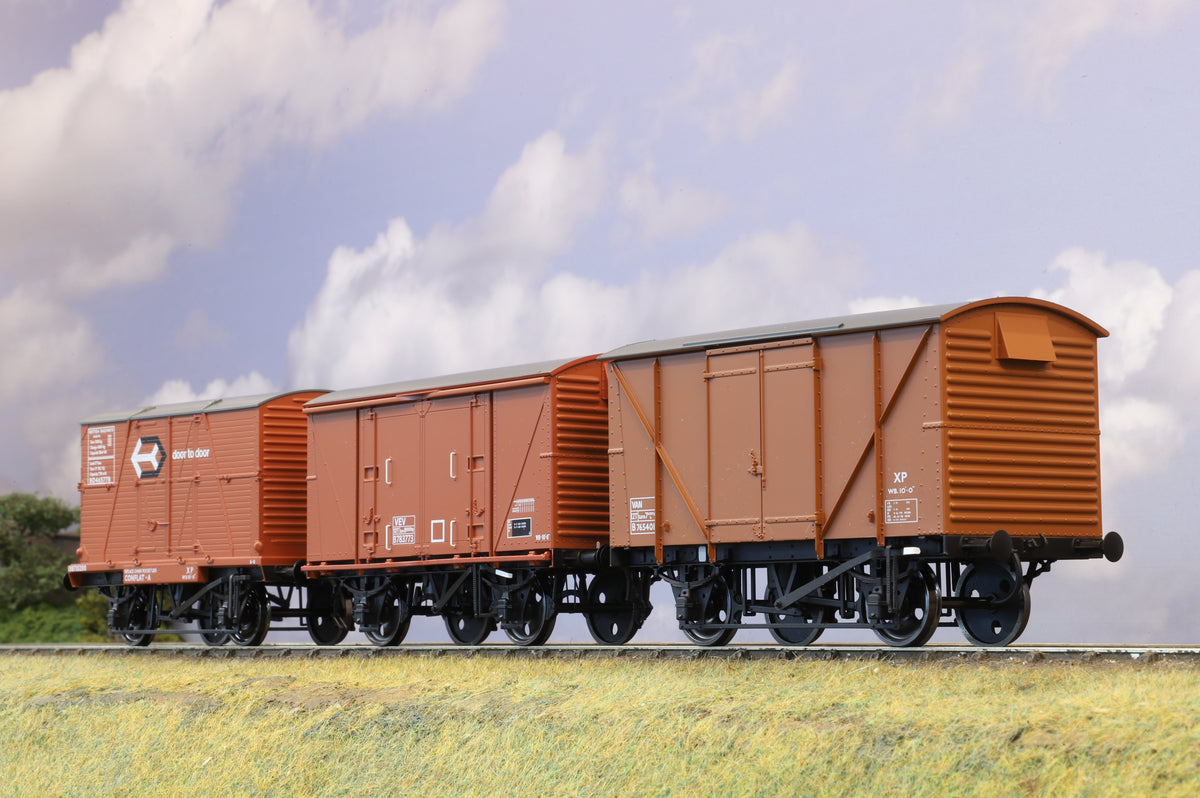 Dapol Finescale O Gauge Rake of 3 x BR Vans