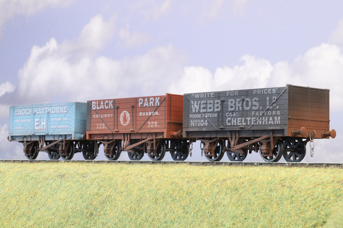 Dapol Finescale O Gauge Trio of Private Owner Open Wagons, Weathered