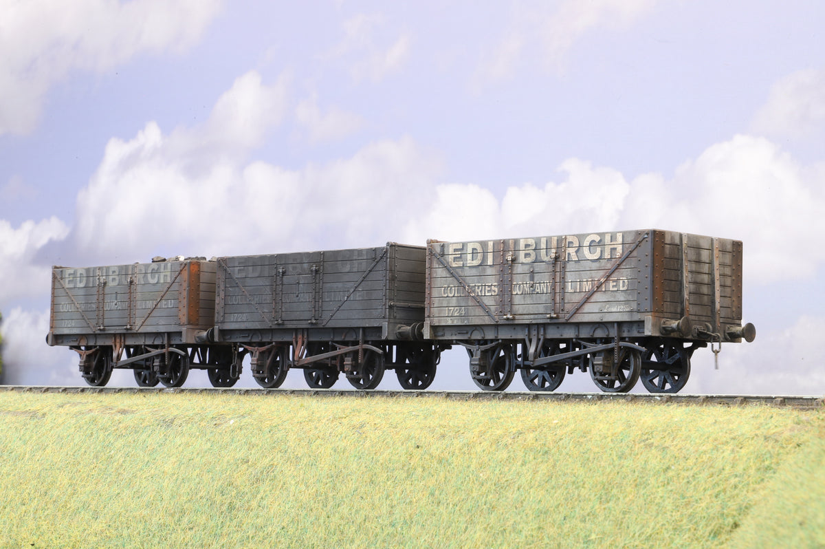 Dapol Finescale O Gauge Rake of Three Open Coal Wagons, Weathered