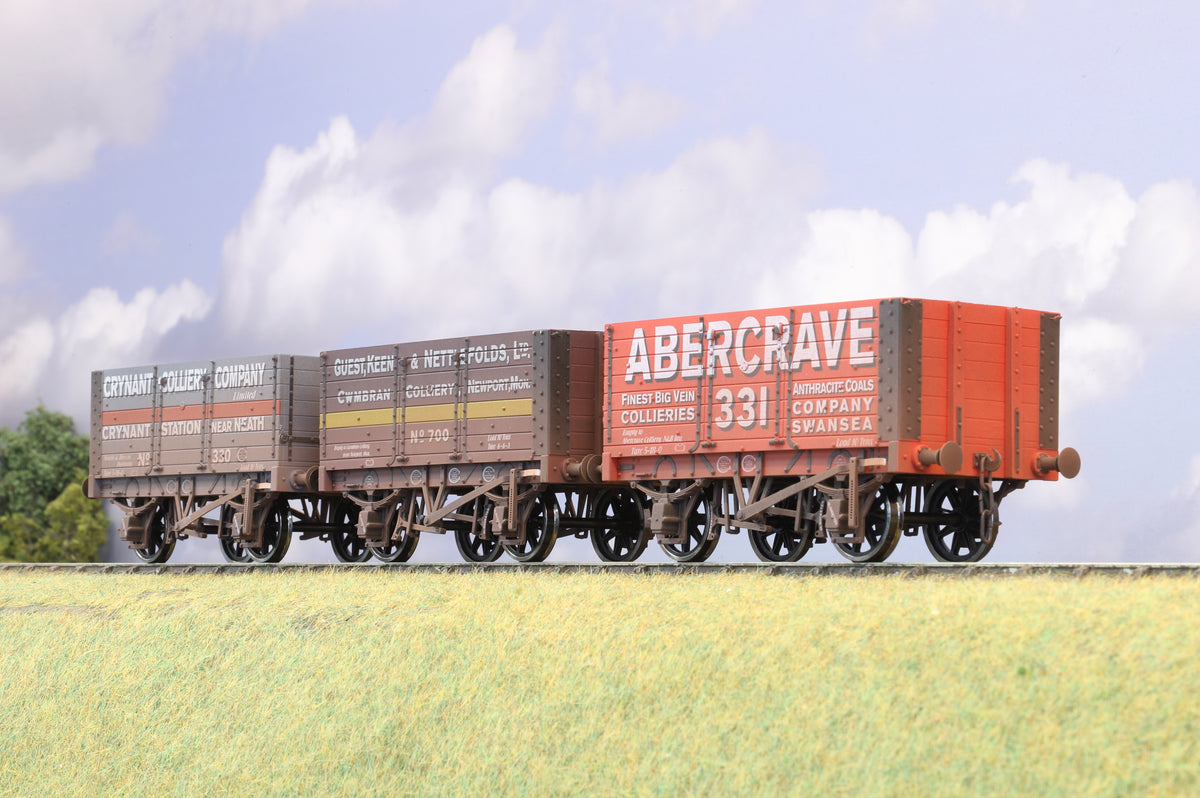 Dapol Finescale O Gauge Rake of Three Private Owner Wagons, Weathered