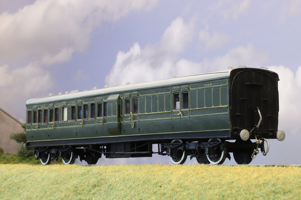 Finescale O Gauge (Kit-Built) Pair of LSWR 56ft 'Cross Country' Brake Composites, SR Olive Green