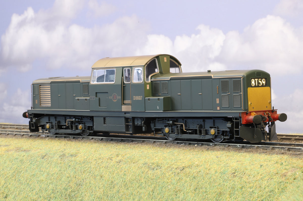 Heljan Finescale O Gauge Class 17 'Clayton' No.D8607, BR Green SYP, DCC Sound, Weathered