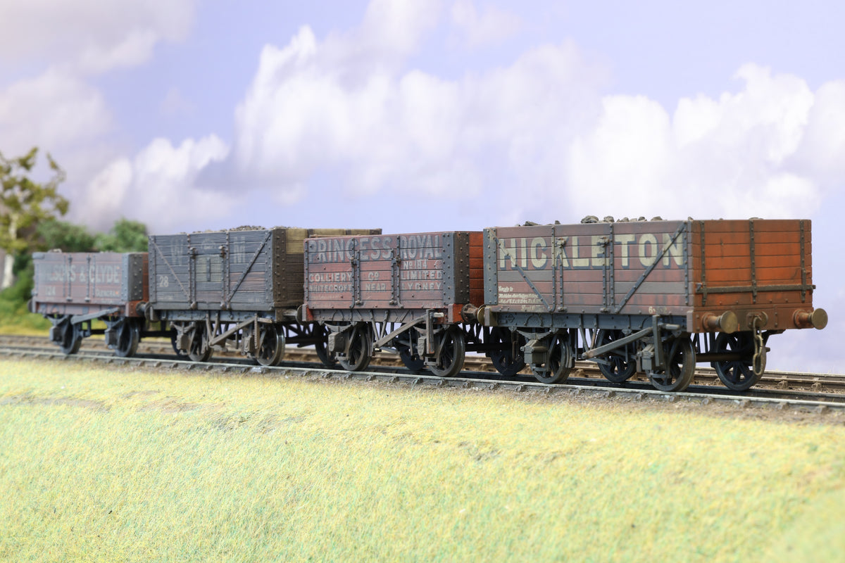 Finescale O Gauge (Kit-Built) Rake of Four Private Owner Wagons, Weathered