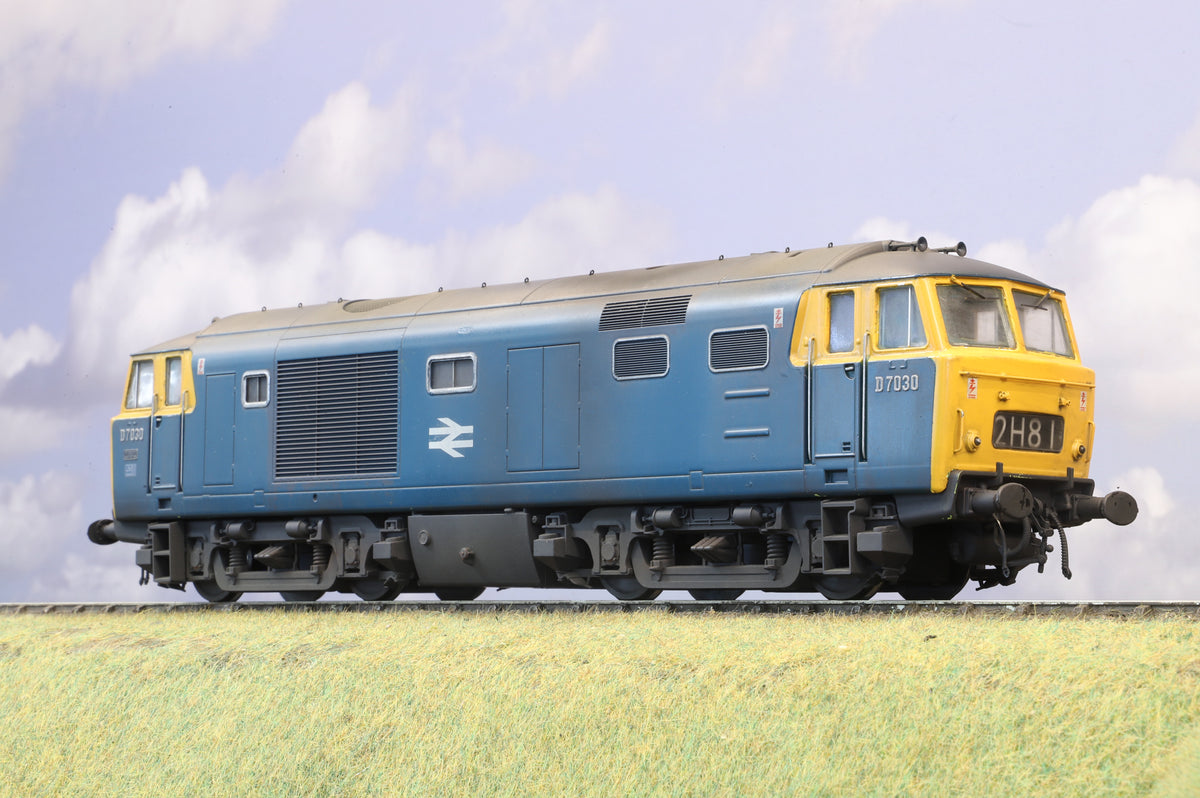 Heljan Finescale O Gauge Class 35 Hymek No. D7030, BR Blue (FYE), Weathered (Repaint)