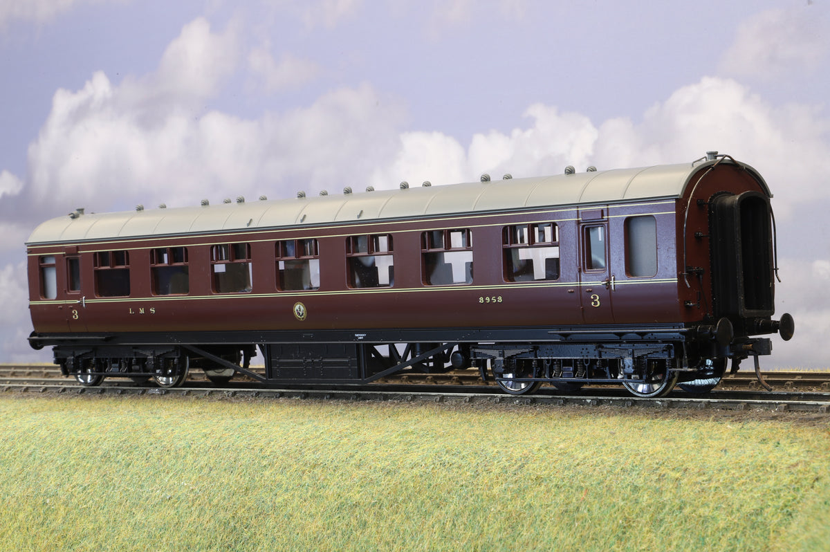 MTH Finescale O Gauge Rake of 4 x LMS Stanier Coaches