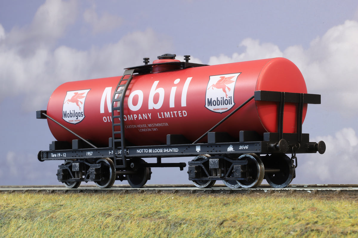 Darstaed D31-10 7mm Finescale O Gauge Bogie Tanker 'Mobil'