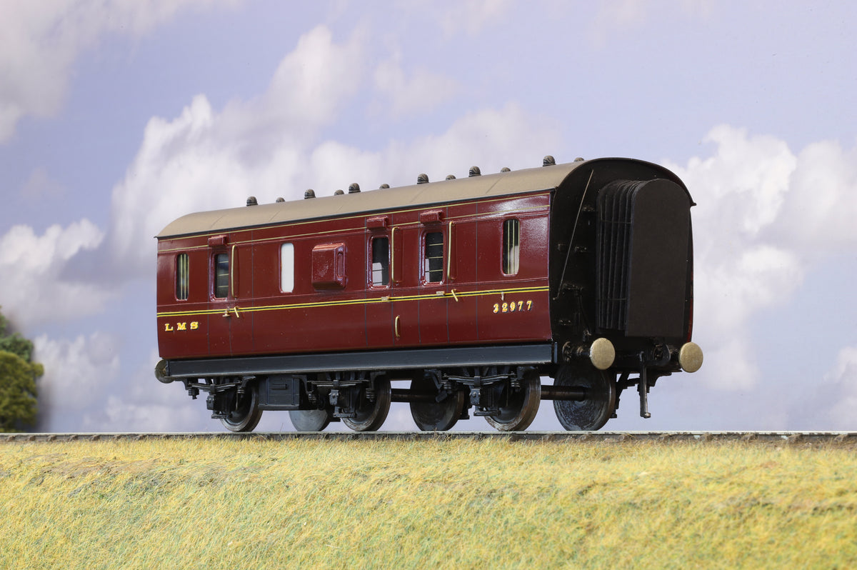 Kit-built Finescale O Gauge LMS Stanier 6 Wheel Full Brake &#39;Stove R&#39; No. 32977