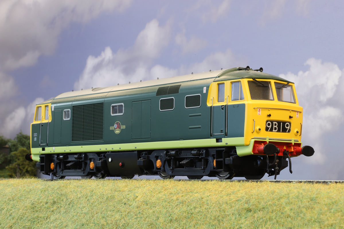 Heljan Finescale O Gauge Class 35 'Hymek' BR Green (Full Yellow Ends), Unnumbered, DCC Sound