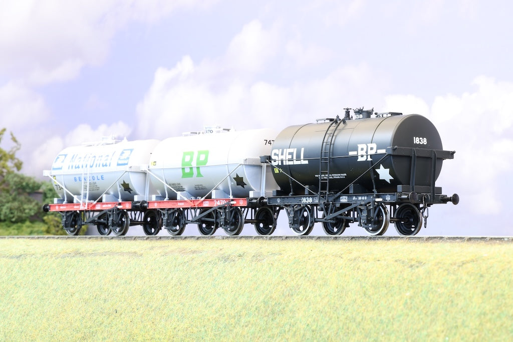 Dapol Finescale O Gauge Rake of 3 Private Owner 14Tank Wagons