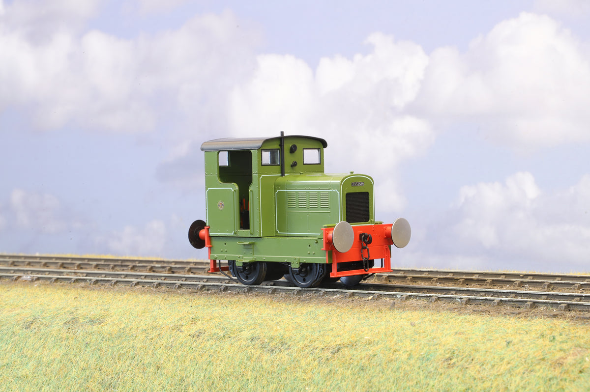 Heljan Finescale O Gauge Ruston & Hornsby 48DS Factory Lined Green (Open Cab), DCC Fitted