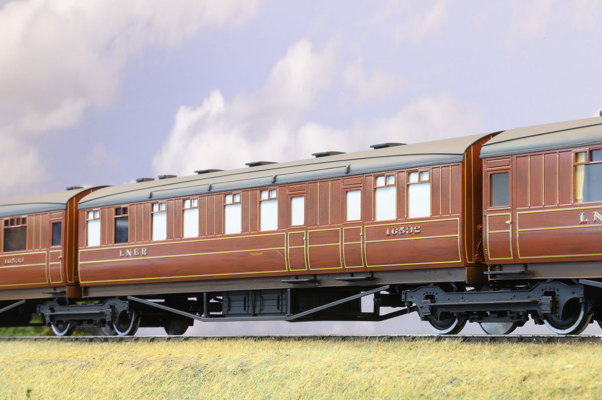 Golden Age Models Finescale O Gauge Gresley Restaurant Triplet Set LNER Teak