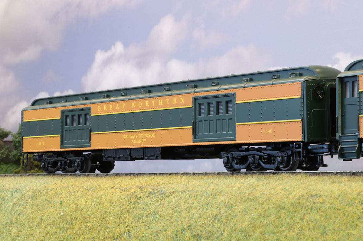 Williams (Bachmann) Coarse Scale O Gauge 4 x 72ft Heavyweight Coaches Great Northern