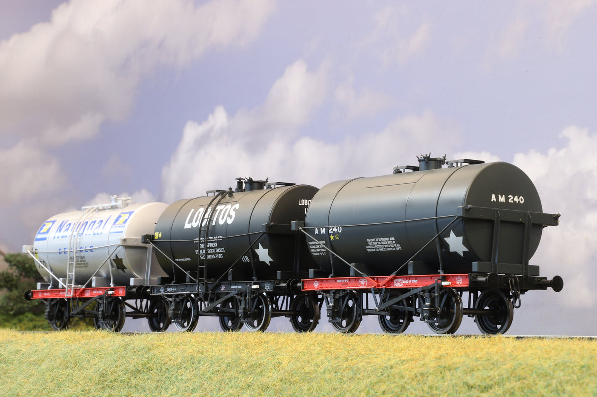 Dapol Finescale O Gauge Rake of 3 Tanker Wagons